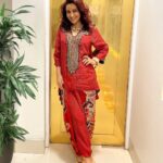 Tisca Chopra Instagram – How we did #diwali with my work fam .. 
At @stage5production and the OG @manishmalhotra05 .. 
And the blazing forces of @malhotra_dinesh @om_sunny_bhambhani @tanaymalhotra01 #louisebannerjee 
In frame @meetmshah #ianuranja @karanlalitbutani @surryamenen 
Thank you for the images 📸 @ziyuscontractor @tanaymalhotra01 
Here’s to an illuminated Diwali with your families both at work and home ✨
Wearing the most delicious  @aseemkapoor_official ♥️ 
#trainfromchhapraula #newbeginnings #cinema #film #writer #director #new #wip Bandra