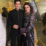 Tisca Chopra Instagram – Trust @manishmalhotra05 to raise the bar every single time .. 
At the Bridal Couture show last night, bridal wear re-imagined.. mens wear with trains, goth brides and Czarina inspired lehengas ..
To add to the dazzle were @aliaabhatt and @ranveersingh .. all at yeh fabulous @nmacc.india #lotusroom 
Meanwhile it was a serious #glowup for me in a gorg @manishmalhotraworld saree .. while I enjoyed the company of some serious brains .. @farazarifansari and #vibhupur 

#aboutlastnight #saree #bridal #couture #glowup