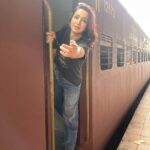 Tisca Chopra Instagram - Aa Raj aa .. I ain’t got all day bruh.. #ddlj #filmy #ddlj2023 #circa2023 #trains #film #classicsreimagined #location #filmmaking 📸 @satyajit810 Films