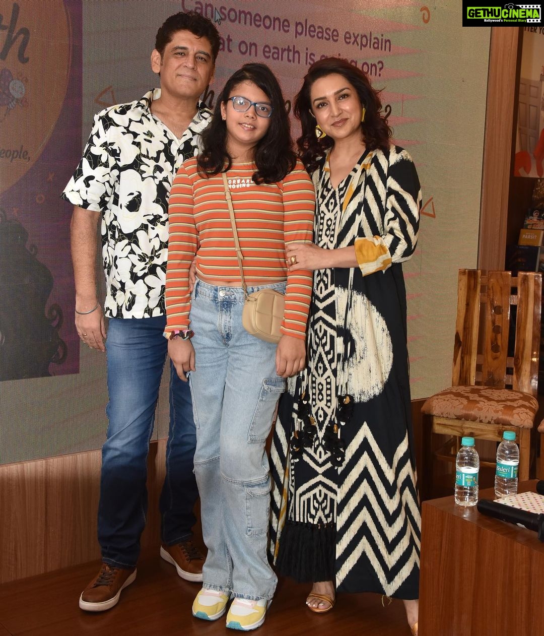 Tisca Chopra Instagram - The launch of #whatsupwithme with my wonderful editor @bhargava_vidhi at @westland_books @red_pandaindia along with my darling @kiranmanral who so warmly took over the session impromptu.. Thanks @titlewavesbookstores for hosting us .. Thanks also to my fav crew @crazypree @suparnachatterjee @saki_68 @guraab who made the evening full To my best bud and husband @flywrite26 who is forever a solid cheerleader.. And finally to my darling Tara to whom the book is dedicated .. To all other young girls who need help navigating puberty.. the book is yours with all my love .. #bookstagram #book #bookishlove #puberty #mensturation #period #girls #reddot #preteen #teens #pimples #people #parenting #parents