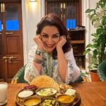 Tisca Chopra Instagram - #aboutlastnight at the fabulous @food_thehouseofmg #Agashiye which literally means eating on the terrace .. We had the most welcoming staff who treated us to delicacies from Gujarat .. dhokla, athela marcha, rasawala bateka, parval nu shaak, dahi chaat, but most of all the beet halwa caused food coma .. If in #ahmedabad don’t miss this glorious place .. #agashiye #gujarat #finedine #indian #food #foodcoma #delicacies #indianfood #foodie #tarvel #reels #reelsheel