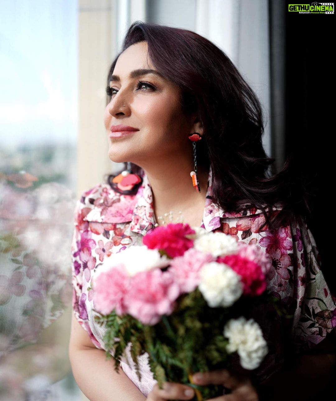 Tisca Chopra Instagram - Eyes set on the stars, feet on the ground .. 👗 @gazalguptacouture 💎 @curatedcuriosities_ 📸 @manualpixels #ambition #hustle #goals #gettingthere #astepatatime #selfactualization #career #work #focused #withlove