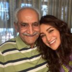 Tisca Chopra Instagram – बाप का हाथ सर पर रहे.. और क्या चाहिए? 
Blessed to have so many fathers in our life .. 

#fathersday #fathers #fathersanddaughters #lafamilia #sanju #dad #papa #mstara #blessed #gratitude