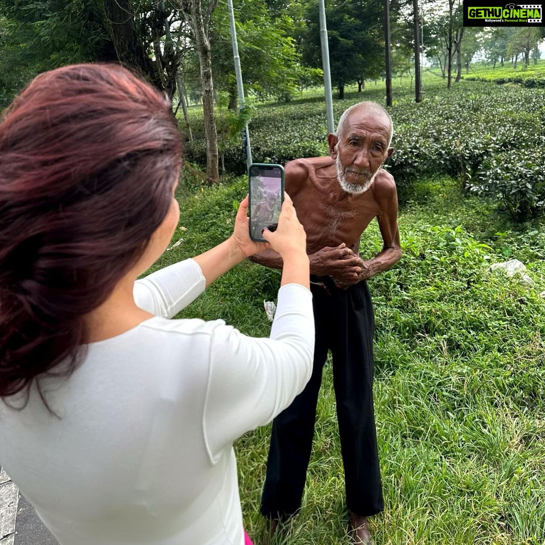 Tisca Chopra Instagram - This is ‘Kumar’ .. when I asked for his real name, he declined, ‘naam jaan ke kya karengi?’ Kumar cheated on his wife/girlfriend, Gayatri, decades ago. Since then he believes his life has been a curse. He wasn’t able to stay employed and his foot got infected with disease.. I wasn’t clear if he was drinking or was on another substance, but the pain was visible despite his sharp tongue and acid remarks .. I wonder, as we go about our day, will we do things we will regret so deeply that the course of our lives will become permanently altered? Or do we have it in us to find redemption, to find a way to forgive ourselves for our mistakes .. I think about Kumar and his life and see in it a lesson for me .. we are human and will make mistakes, we can repent and be better versions of ourselves. One need not carry the weight of a mistake, no matter how big, to the end .. apologise to the one you have hurt and then forgive oneself too. Each is a child of the universe and deserves love no matter what .. Thank you Kumar .. may you find your peace 🙏🏼 P.S. Kumar was happy to share his story, I have his permission for all those asking.. #faces #people #strory #storyteller #lesson #life #lifelessons Darjeeling