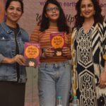 Tisca Chopra Instagram - The launch of #whatsupwithme with my wonderful editor @bhargava_vidhi at @westland_books @red_pandaindia along with my darling @kiranmanral who so warmly took over the session impromptu.. Thanks @titlewavesbookstores for hosting us .. Thanks also to my fav crew @crazypree @suparnachatterjee @saki_68 @guraab who made the evening full To my best bud and husband @flywrite26 who is forever a solid cheerleader.. And finally to my darling Tara to whom the book is dedicated .. To all other young girls who need help navigating puberty.. the book is yours with all my love .. #bookstagram #book #bookishlove #puberty #mensturation #period #girls #reddot #preteen #teens #pimples #people #parenting #parents