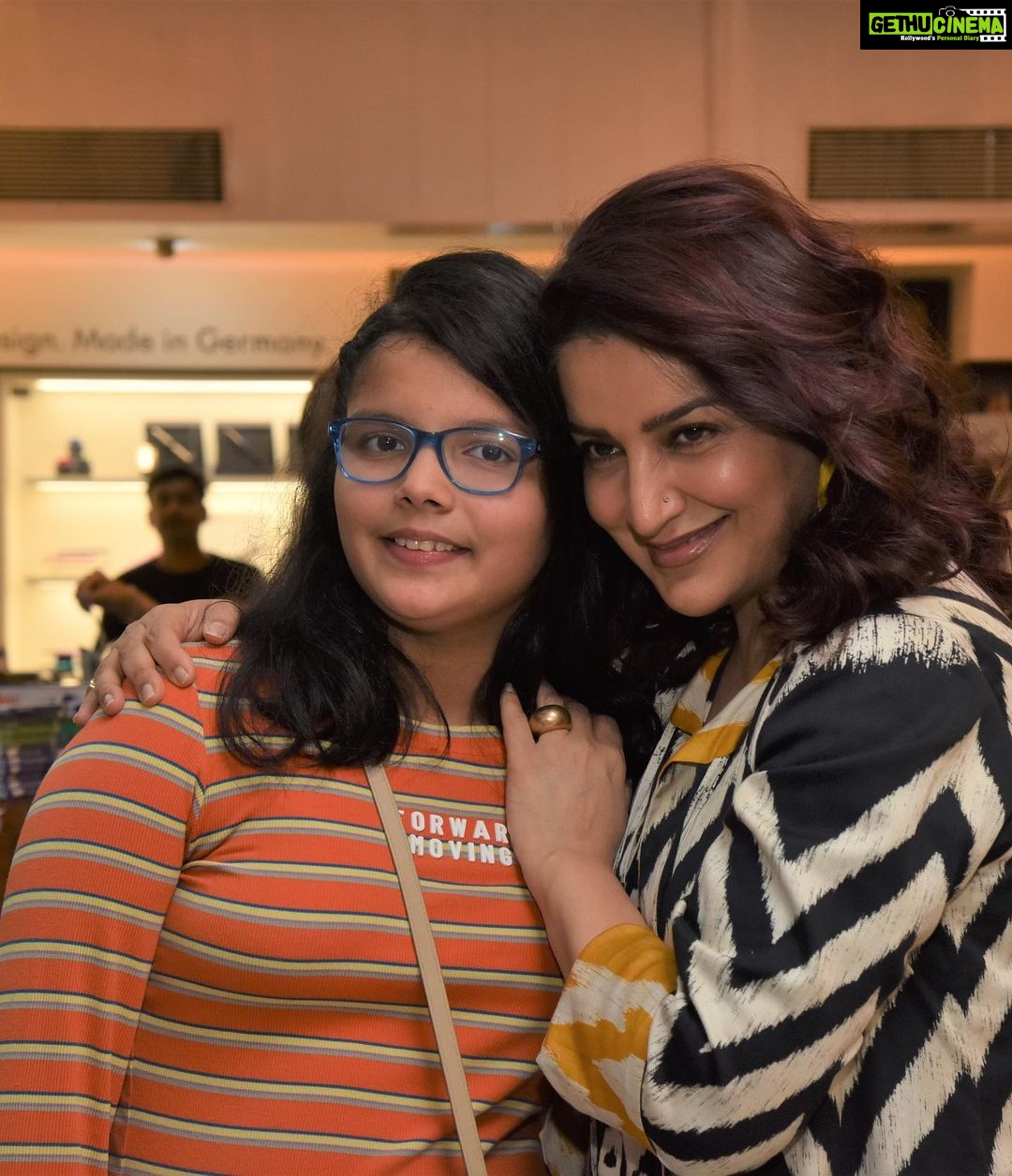 Tisca Chopra Instagram - The launch of #whatsupwithme with my wonderful editor @bhargava_vidhi at @westland_books @red_pandaindia along with my darling @kiranmanral who so warmly took over the session impromptu.. Thanks @titlewavesbookstores for hosting us .. Thanks also to my fav crew @crazypree @suparnachatterjee @saki_68 @guraab who made the evening full To my best bud and husband @flywrite26 who is forever a solid cheerleader.. And finally to my darling Tara to whom the book is dedicated .. To all other young girls who need help navigating puberty.. the book is yours with all my love .. #bookstagram #book #bookishlove #puberty #mensturation #period #girls #reddot #preteen #teens #pimples #people #parenting #parents