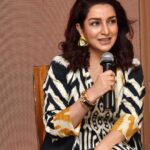 Tisca Chopra Instagram – The launch of #whatsupwithme with my wonderful editor @bhargava_vidhi at @westland_books @red_pandaindia along with my darling @kiranmanral who so warmly took over the session impromptu.. 
Thanks @titlewavesbookstores for hosting us .. 
Thanks also to my fav crew @crazypree @suparnachatterjee @saki_68 @guraab who made the evening full 
To my best bud and husband @flywrite26 who is forever a solid cheerleader.. 
And finally to my darling Tara to whom the book is dedicated .. 
To all other young girls who need help navigating puberty.. the book is yours with all my love .. 

#bookstagram #book #bookishlove #puberty #mensturation #period #girls #reddot #preteen #teens #pimples #people #parenting #parents