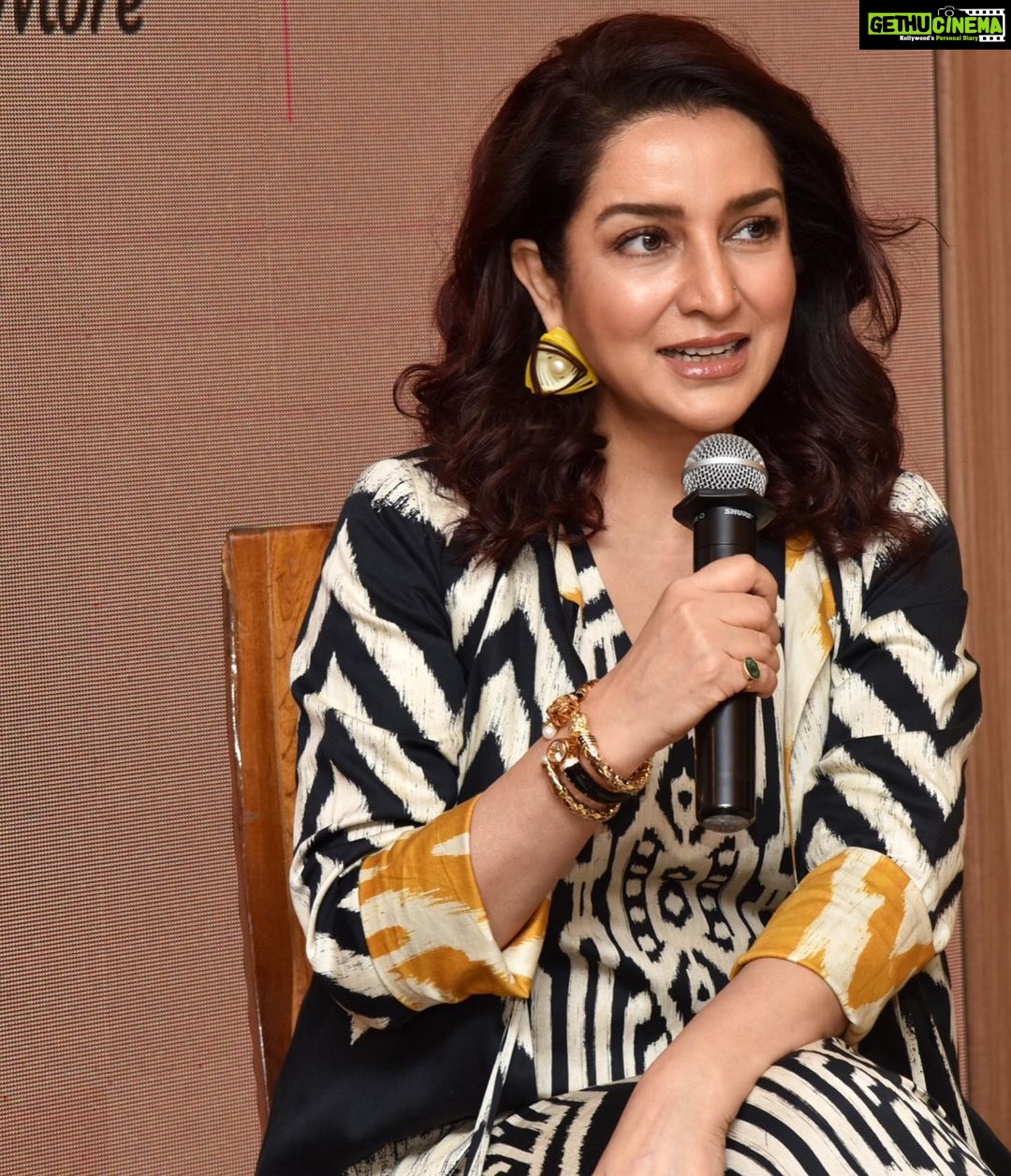 Tisca Chopra Instagram - The launch of #whatsupwithme with my wonderful editor @bhargava_vidhi at @westland_books @red_pandaindia along with my darling @kiranmanral who so warmly took over the session impromptu.. Thanks @titlewavesbookstores for hosting us .. Thanks also to my fav crew @crazypree @suparnachatterjee @saki_68 @guraab who made the evening full To my best bud and husband @flywrite26 who is forever a solid cheerleader.. And finally to my darling Tara to whom the book is dedicated .. To all other young girls who need help navigating puberty.. the book is yours with all my love .. #bookstagram #book #bookishlove #puberty #mensturation #period #girls #reddot #preteen #teens #pimples #people #parenting #parents