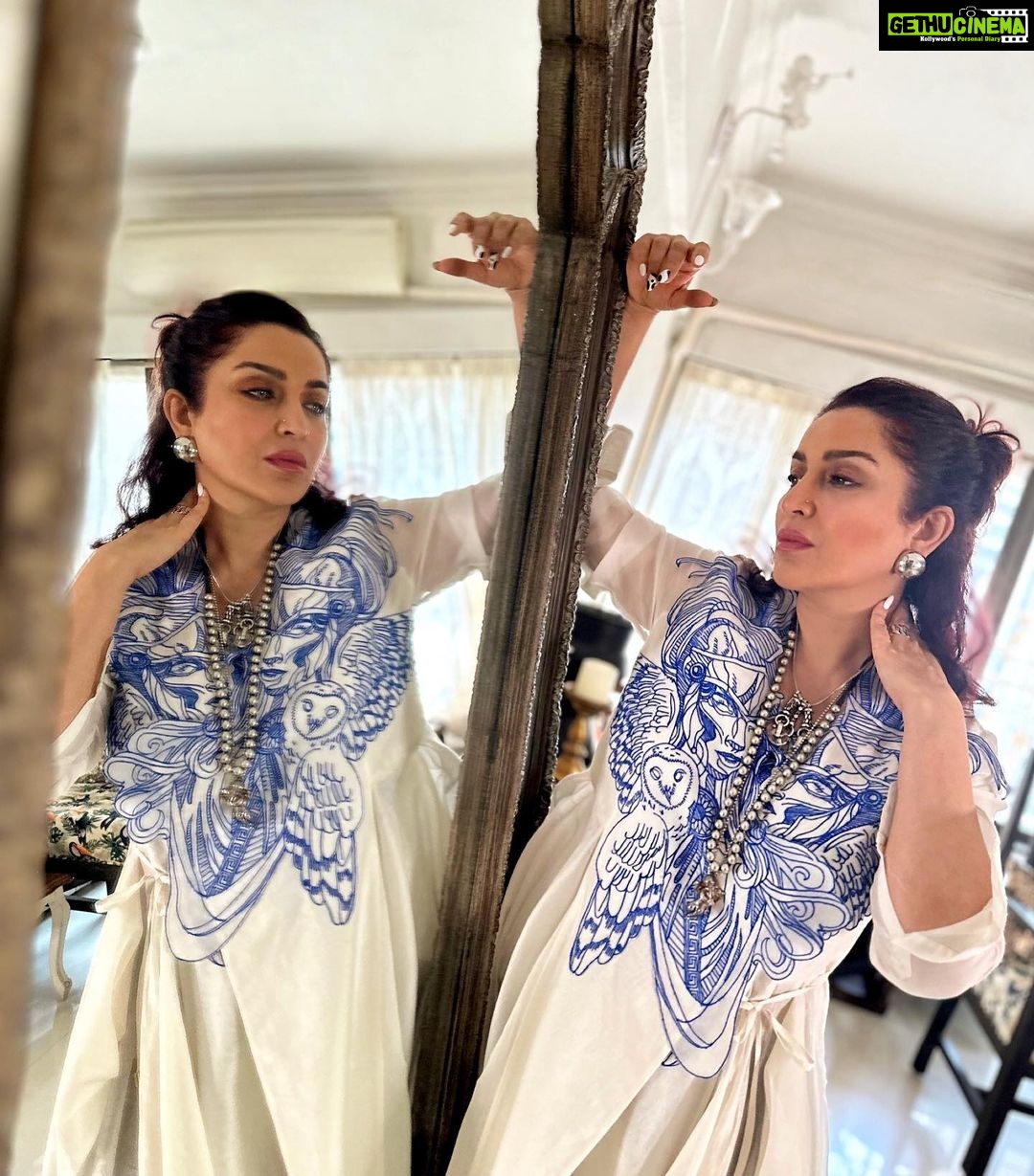 Tisca Chopra Instagram - @jajaabor2017 is a brand I have been stalking for their insane creativity .. In any case, add an owl or any bird on an outfit, I am innnn .. Shoes are @jimmychoo 📸 @emm_i_2 #ootd #owl #bird #fashion #tstyle #skinnyjeanshavetheirday #sotd