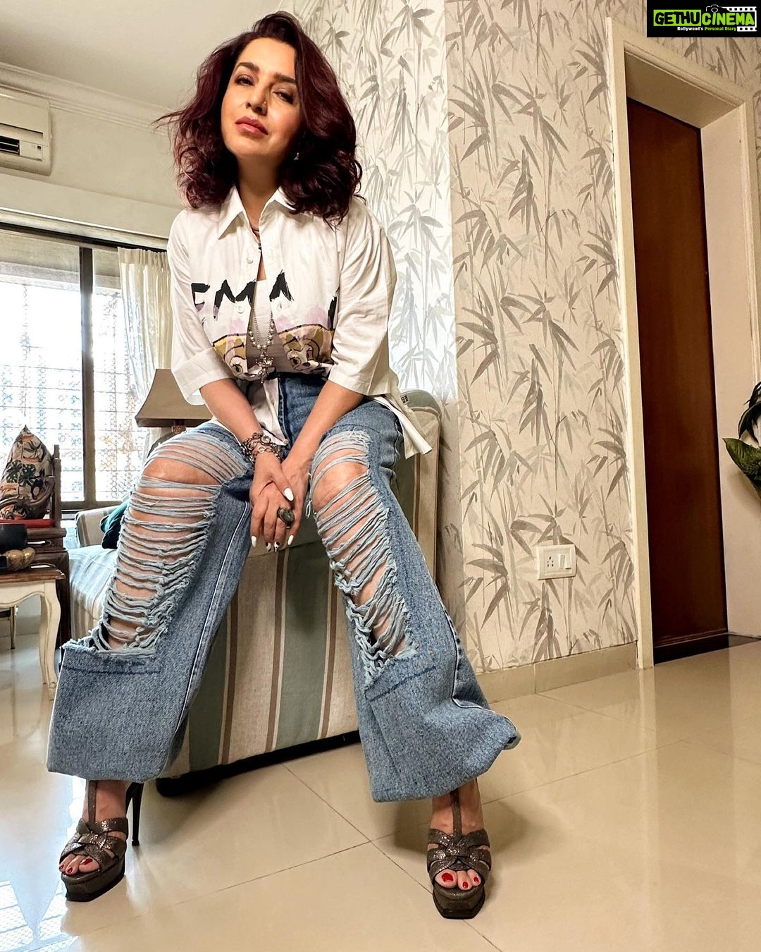 Tisca Chopra Instagram - Wearing one of my favourite designers @kanikagoyallabel .. Finally met @goyalkanika yesterday.. happy to say she is as amazing as her fab clothes ..