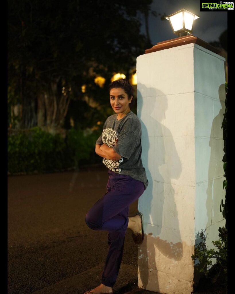 Tisca Chopra Instagram - I love night shoots .. the silence, the lack of intrusion from the outside world makes it easy to forget any other existence than the make-believe world of the film one is shooting .. This isn’t my look from my new film, but one after pack up with no HMU, but I just wasn’t sleepy .. and the balmy night welcomed me into strange mystical thoughts under magical trees .. so I stayed up a bit and another story came to me .. #night #nightshoot #actor #actorslife #imaginator #lunar #loony #moony #story #film The Oberoi Maiden