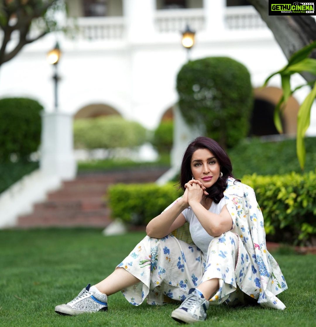 Tisca Chopra Instagram - Florals for spring .. but make them @ilovepero πΌ πΈ @manualpixels ππ»ββοΈ @jeetumakeupandhair #spring #sprung #springsummer #fashion #style #delhi #styleinspo #flowers #flowerpower #readinghashtagsstill