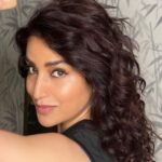 Tisca Chopra Instagram - DMs are full of questions about my skincare .. So this here, is my golden mantra, never ever ever sleep with makeup.. I cleanse my skin like my life depends on it.. Needless to say, the products need to be suited to my skin type, which is combination .. For makeup removal I use Take The Day Off by @clinique_in and my facewash is Rice Water Bright by @thefaceshop.official .. More coming up, on nighttime routine .. Hope this helps .. #skin #skincare #skincareroutine #skincaretips #cleanse #clean #makeup #night #sleep #skinsense #reel