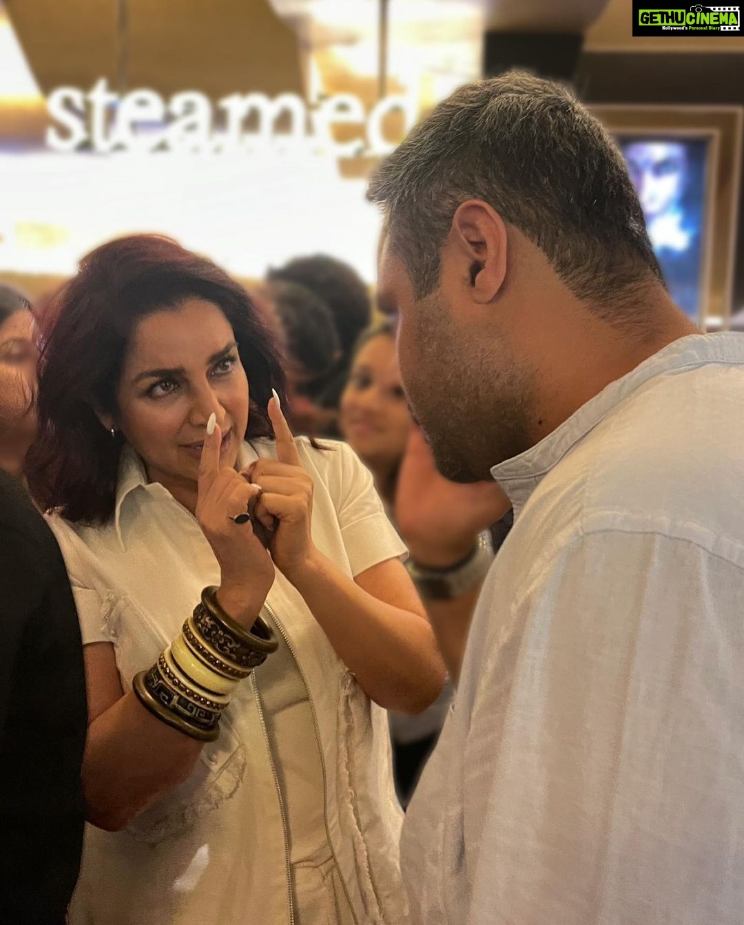 Tisca Chopra Instagram - Absolute delight to watch #saasbahuflamingo last evening.. It’s trippy, tumultuous and terrific .. Badass beauties, beastly boys, barren badlands and the brilliance of @homster styled fabulously by @anaitashroffadajania .. Major props to #dineshvijan @poovijan @maddockfilms for backing clutter breakers .. #dimplekapadia you are all kinds of goals ❤️🔥 Congratulations @dawar.vikram @linesh.desai @talwarisha @angira @deepakdobriyal1 @radhikamadan @varun.mitra @ashishverma @justudit @jimi_trivedi @naseerudiin49 @vipin.sta @monicadogra @markbennington @priyasha811 and the rest of the madly talented teams .. Do watch from tomorrow on @disneyplushotstar .. #sbfonhotstar #bingeworthy #bravenewworlds #womenontop