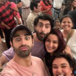 Tisca Chopra Instagram – And it’s a wrap!! 

What a bunch of insane talents .. 
@homster @maddockfilms #dineshvijan @poovijan @pankajtripathi #dimplekapadia @anaita_shroff_adajania @devenbhojani.official @sanjaykapoor2500 @therealkarismakapoor @saraalikhan95 @itsvijayvarma @grushakapoor24 @aashimgulati @suhailnayyar @linesh.desai @dawar.vikram & the rest of the awesome cast and crew (please add yourselves to the list in the comments) 

#newwork #murdermubarak #actor #shoot #work #whoreadsmyhashtags The Imperial, New Delhi