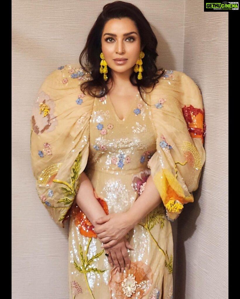 Tisca Chopra Instagram - Glow up with @rahulmishra_7 .. 💎 @bijouxbypriya 📸 @aa_mediaprojects #glowup #couture #fashion #style #event #takingwithtisca #guiltyofbeingawoman #whoreadshashtagsanyway