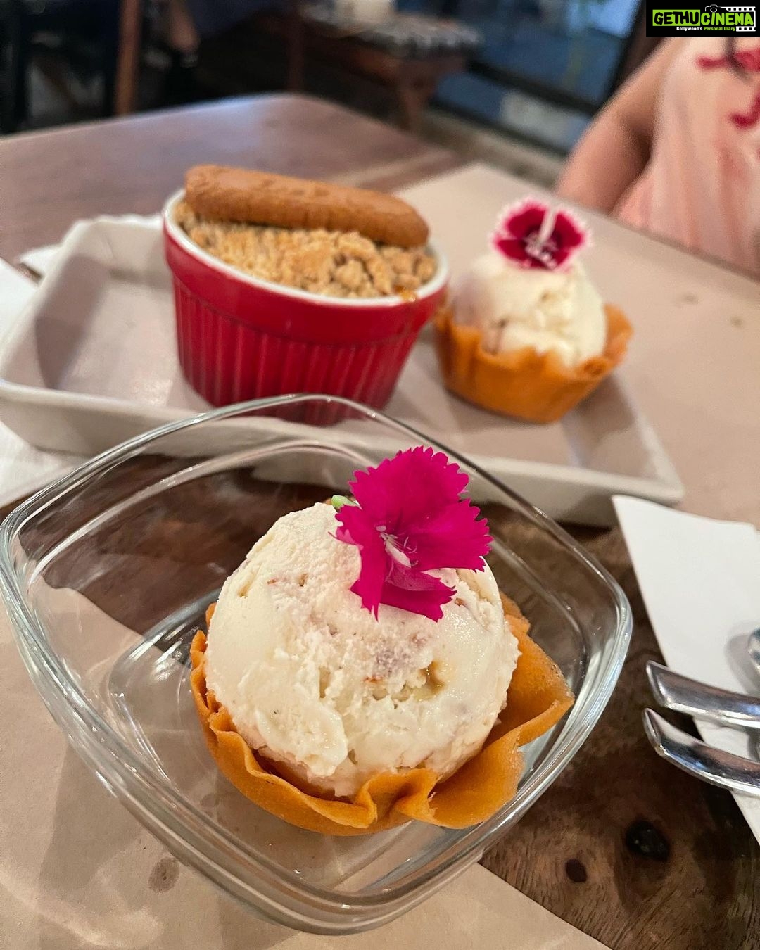 Tisca Chopra Instagram - All the ingredients of a perfect day .. the bestie, delicious weather, sexy shopping and the fabulousness of the food @cafe.dori .. Thank you @mister.dori for the warmth and hospitality ♥️ Yes, it’s a day that deserves two desserts @aneetachawla .. the calories won’t last the memories will, don’t you think? #love #friendship #bestie #food #shopping #fun #delhi #rain #spring #perfect #aboutyesterday The Dhan Mill