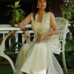 Tisca Chopra Instagram – Always had a thing for white .. 
In this stunning outfit by @richakhemkalabel .. cannot stop drooling over the exquisite workmanship ..

#indian #indianfashion #desi #vocalforlocal #craftsmanship #fashion #style