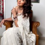Tisca Chopra Instagram - My saree story continues .. with denim, with pockets, with glasses and always with joy .. #saree #sareelove #sareefashion #sareeindia #india #indianfashion #desi #desigirl #reel