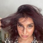 Tisca Chopra Instagram – Humidity and curls aren’t BFFs .. 

#curlyhair #curls #girlswithcurls #hair #hairhacks #reels