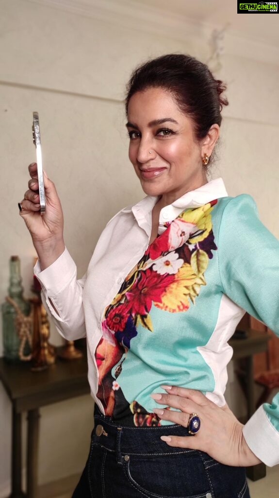 Tisca Chopra Instagram - For all phone addicts .. #phoneaddict #iphone #phone #tech #technology #communication #instagram #ig #reels