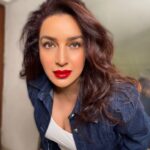 Tisca Chopra Instagram – When in doubt, do denim and a red lip .. 

#sunday #redlips #denim #style #quick #fashion #grwm #inspo #quickandchic