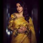 Tisca Chopra Instagram – Yellow but far from mellow .. 

#saree #sareelove #indian #desi #desigirl #yellow #traditional #luxe #fashion #style