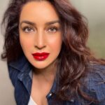 Tisca Chopra Instagram – Yeh Laal rang, kab mujhe chodega? 
Never, I hope .. love me a red lip and could hear mad chatter about the @maybelline_ind #vinylink longwear lipstick I had to try it for myself .. 
Happy to report, it did stay forever and didn’t get on my teeth or clothes .. yes I do that all the time 🤷🏻‍♀️
Am getting myself a few more colors in the #vinylink .. 
The lip oil I used is @charlottetilbury .. 

#makeup #new #redlips #lipstick #vinyl #maybelline #reel
