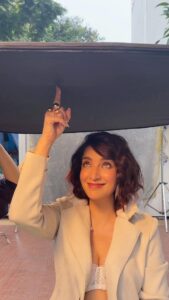 Tisca Chopra Instagram - I wish it was this easy to change .. sometimes just changing clothes becomes the hardest work you do in a shoot day .. 

#actorlife #actor #shoot #change #fashionstyle #fashionshoot #photoshoot #style #reels
