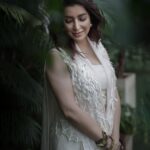 Tisca Chopra Instagram – Always had a thing for white .. 
In this stunning outfit by @richakhemkalabel .. cannot stop drooling over the exquisite workmanship ..

#indian #indianfashion #desi #vocalforlocal #craftsmanship #fashion #style