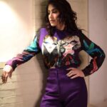 Tisca Chopra Instagram - Snatched in my favourite shirt .. It’s from @harveynichols in London, I bought a bazillion years ago when @gucci brought out this limited edition .. I am trying to make smarter choices with my clothes, bags and shoes .. buying things of great quality that I can rewear year on year in new ways, is something that is both #sutainable and #smart .. #fashionwaste is a real issue .. What do you do my lobsters? Buy for the season or more classic styles? #sustainablefashion #sustainable #fashionaddict #reuse #rewear #ecofriendly #fashionwaste