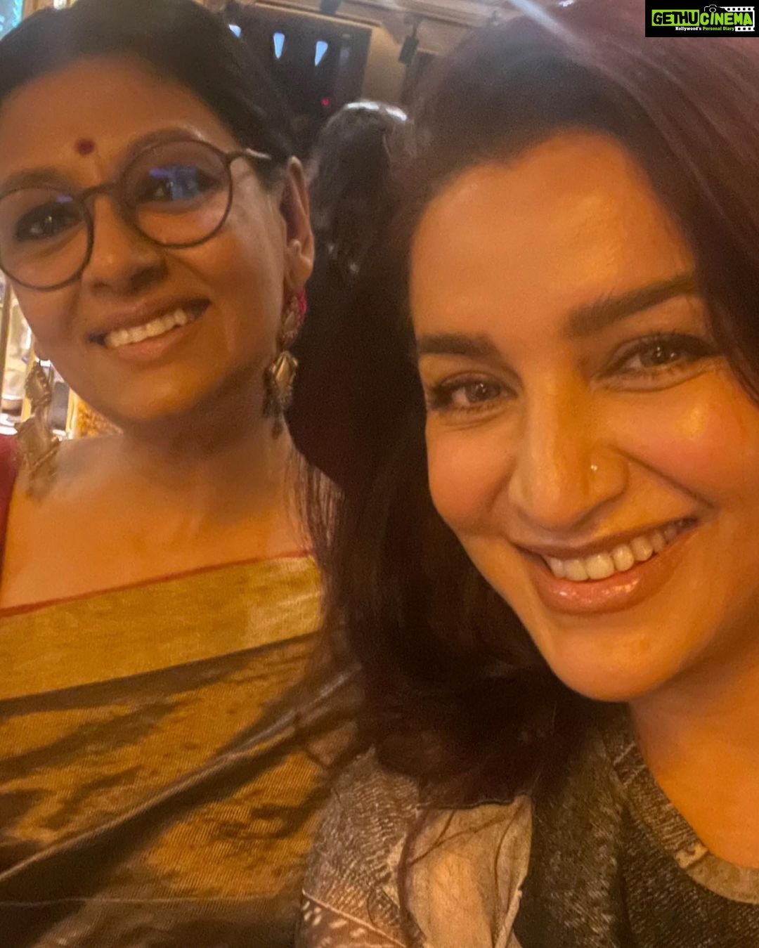 Tisca Chopra Instagram - So last evening I had the best time, not only because I had the cutest, most excited date but also because @nanditadasofficial was directing #Zwigato .. which is such an insight into the lives of people who make our lives so much easier .. Second my dear @sameern @segaldeepak @lordmeow and team @applausesocial were producing and finally our dearest @kapilsharma did such a fine job as an actor, I am blown .. @shahanagoswami of course is forever spot on ๐๐ผ All in all .. all a fun movie night โฅ๏ธ #zwigato #movie #theatre #date #mstara #aboutlastnight PVR ICON, Infinity Mall, Andheri West, Mumbai