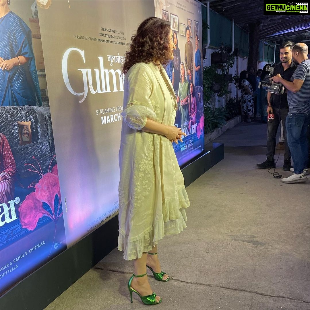Tisca Chopra Instagram - #Gulmohar is one of those movies that will make you cry even as you smile .. Congratulations @rahulchittella @pagliji @bajpayee.manoj @simranrishibagga #gulmoharonhotstar streaming from 3 March @disneyplushotstar #SharmilaTagore @simranrishibagga @surajsharmagram @kavidrama @utsavijhamusic @Santhybee @jatingoswami_official @gandharvdewan @anuraag_arora_official @starstudios @chalkboardentertainment @zeemusiccompany @siddkhoslamusic @seth_kanishk @talatazizofficial @sethkavita @Koo_ba_koo @pita625 @eeshitnarain @mansidhruvmehta @mrsheetalsharma