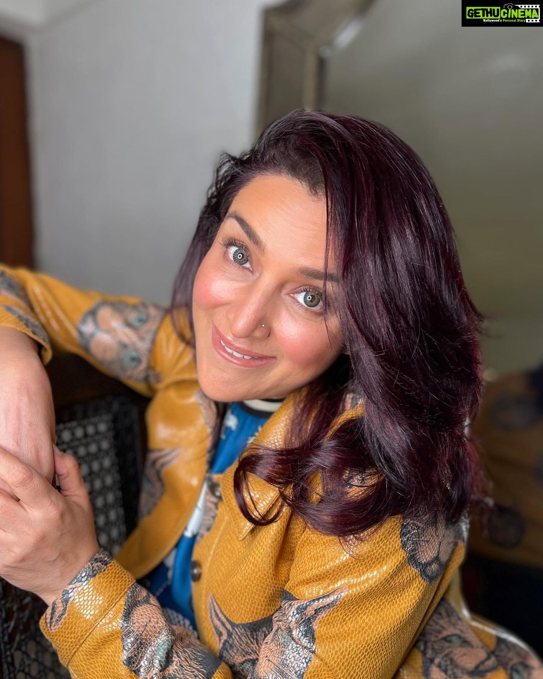 Tisca Chopra Instagram - The reverse flip-book of a smiling picture .. also surprised I have never done a toothpaste ad 🤓 The @vidhiwadhwani_label jacket is gift from my darling @stylemuze .. #smile #photooftheday #photo #shoot #laugh #lol