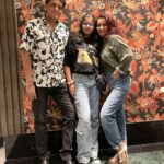 Tisca Chopra Instagram - Hadn’t met these two for a few days .. toh, photo toh banta hai .. @flywrite26 you are quite something ♥️ #lafamilia Colaba, Maharashtra, India