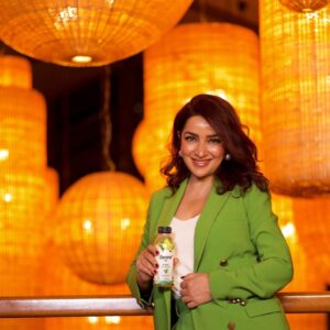 Tisca Chopra Instagram - Bringing to you, Honest Tea, the all new Iced Green Tea that tastes unbelievably good! And what’s better- it is made from Organic Green Tea from the renowned Makaibari Tea estate, in the foothills of the Himalayas.
Try Now! 

#HonestTea