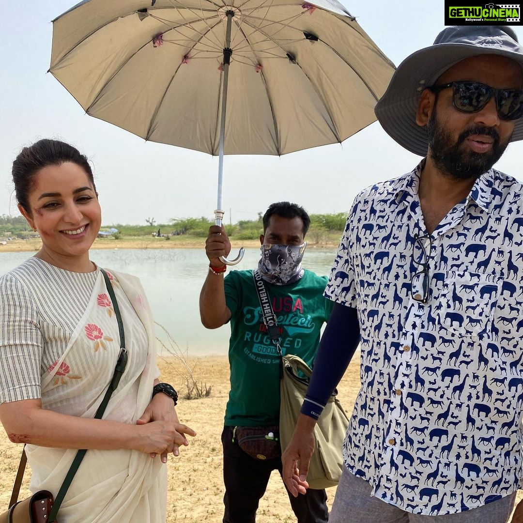 Tisca Chopra Instagram - Celebrating a year of #dahan .. Congratulations #gauravbanerjee @deepak30000 @rishinegi24 @saurabhshuklafilms @rajeshtailang #RohanJoshi @mukeshtiwari.act @ankurnayyar @vikranth.pawar @jai.looking @arkodebmukherjee @maheshkorade @nisargmeister @banijayasia @deepak30000 @mrinalinni @rajeshchadha #ShyamRathi @banijaygroup @artist.pankaj @hiraeth_theory @mank06 @rishinegi24 @usernametoocommon @_nikhilmnair #shivbajpai @disneyplushotstar #series #1year #anniversary