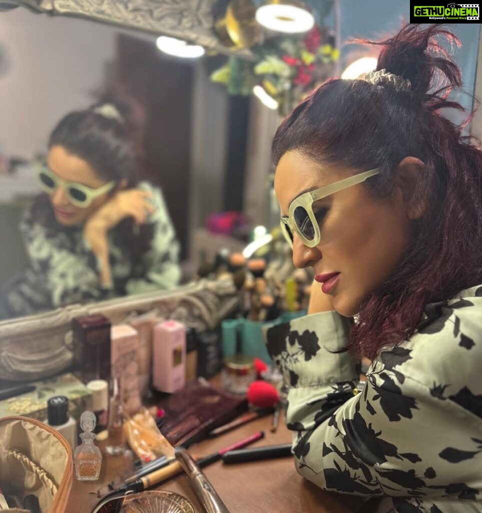 Tisca Chopra Instagram - Down the rabbit hole of my makeup table .. 👓 @birchposh 📸 @emm_i_2 #aliceinwonderland #actor #actorslife #makeup #makebelieve #imaginator #creator #vanity #grwm #ad