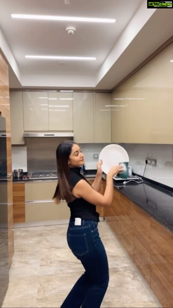 Tridha Choudhury Instagram - No dishes were broken while making this video 🤍 #getagirlwhocandoboth #homeiswheretheheartis #fridaynightplan Captured by @kashskyler 🎵