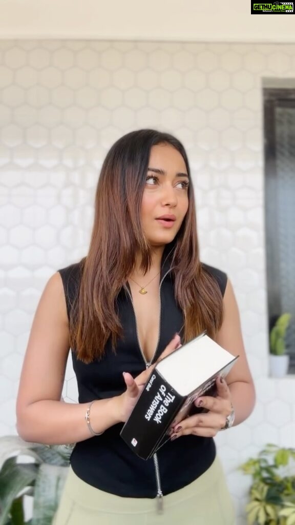 Tridha Choudhury Instagram - The Book of Answers 👽 #bookoftheday #thebookofanswers #seekthesimplicity #seekhappiness #happinessbegins #happinessisachoice