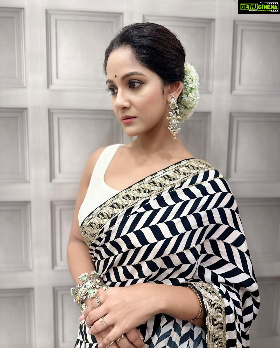 Trina Saha Instagram - Ganesh Chaturthi special ✨ Styled by @neelsaha_styled_by_blue in a beautiful Saree by @stories_of_taanti Makeover by @brushofpritam jewellery and blouse from the house of @klothbytrineel Kolkata