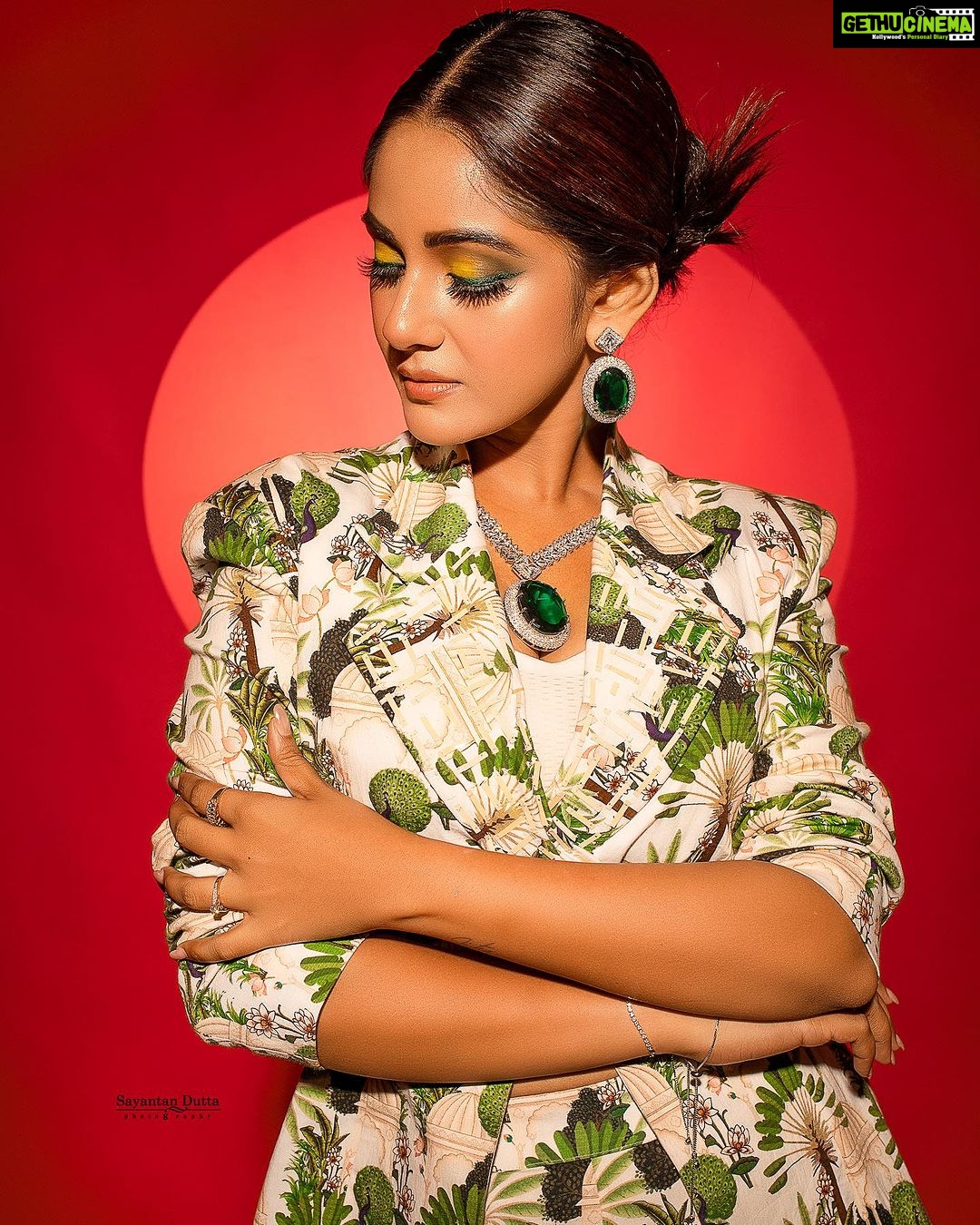 Trina Saha Instagram - Calmness over Chaos β¨ π @neelsaha_styled_by_blue @pds_sneha π @adros_creations π @kunal_makeup_artist πΈ @sayantan_dutta_photography π @thekolkatastudio #trinsi #instafashion #instamood