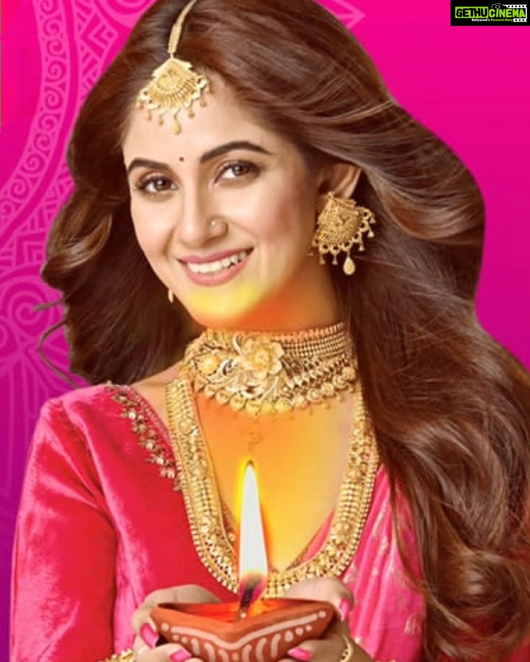 Trina Saha Instagram - Time to light up your diwali mood with this enlighting smile by @trinasaha21 ♥️ #Dhanteras