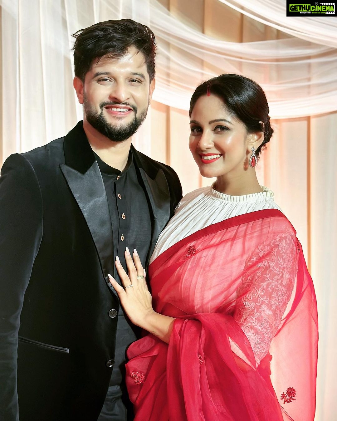 Trina Saha Instagram - For @tv9_bangla Nakshatra Awards!!! π«Άπ» @neelsaha_styled_by_blue β₯οΈ @brushofpritam β₯οΈ @klothbytrineel π @sayantighoshdesignerstudio π #trineel #instamoment ITC Royal Bengal