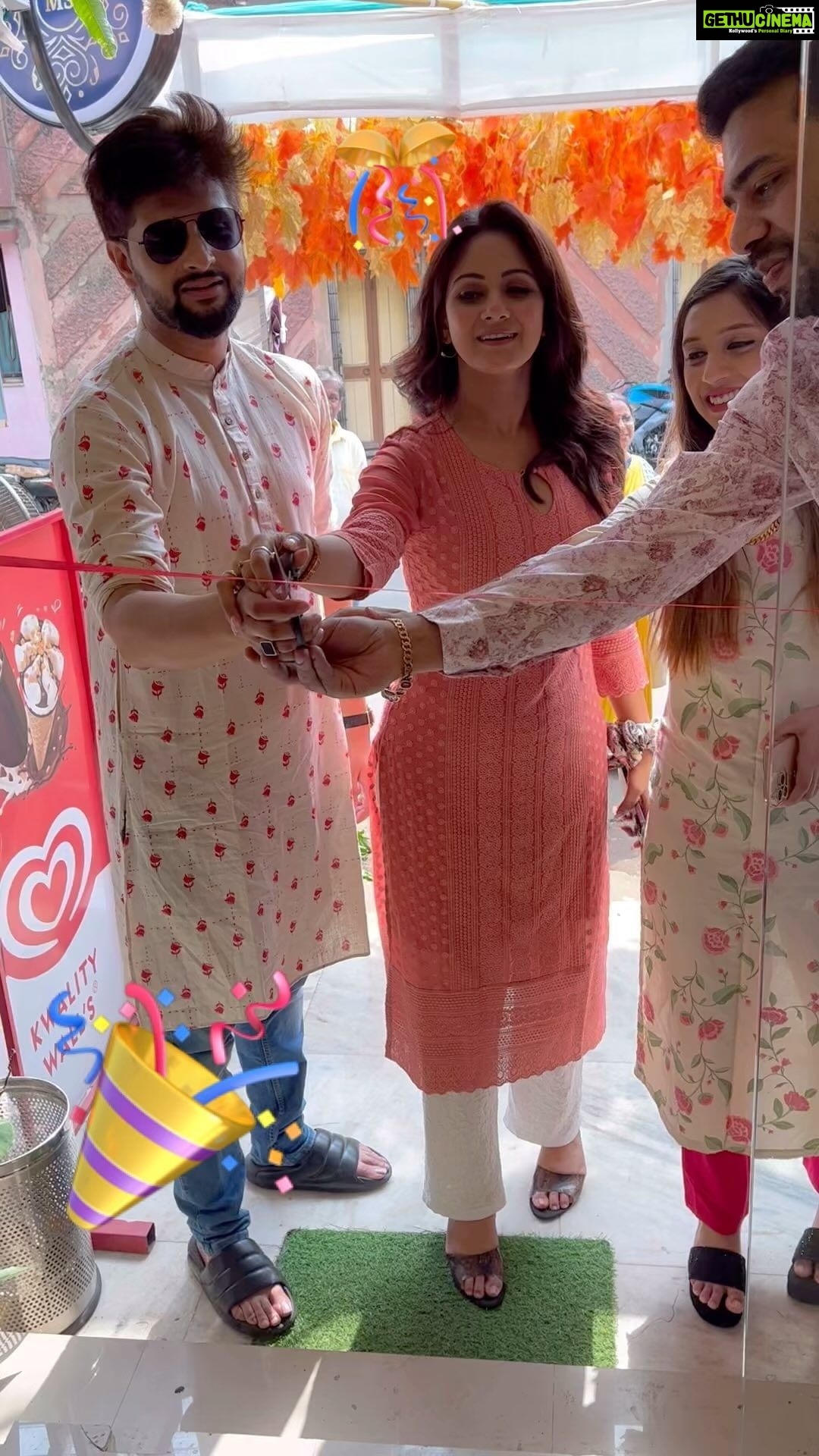 Trina Saha Instagram - Such a grand inauguration with 2 of the most fabulous persons . Mishti Stories