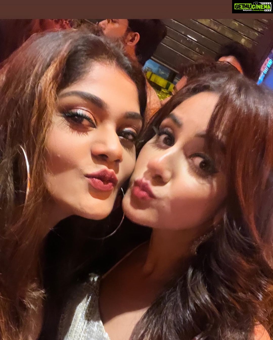 Trina Saha Instagram - Goodluck on your new venture❤️May you both accomplish all your goals in future..all my goodwishes are with you #friends #businesss #clothingbrand