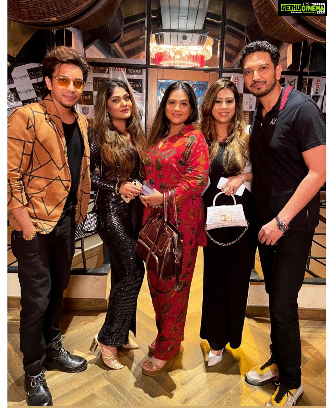 Trina Saha Instagram - Goodluck on your new venture❤️May you both accomplish all your goals in future..all my goodwishes are with you #friends #businesss #clothingbrand