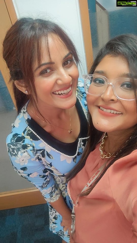 Trina Saha Instagram - You have a problem with me? So this is what I want to say... #trendingreels #funnyreel #trinasaha #controversy #bengaliactress #enthucutletriya #ishqtollytales #weekendvibes #ishqfm #dotheishqbaby