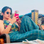 Trina Saha Instagram - What was I checking ? 🤔 📸 @rjseth1991 caught the moment #trinsi #trineel #chilling