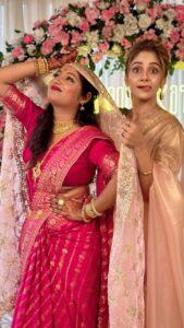 Trina Saha Instagram - Sab taiyari ho chuki baby?? 😜 🎥 @itsmedebmita ♥️ . . #trinsi #sunkit #instareels #instamood #instamoment #soontobebride #feelitreelit #instalike #instalove